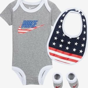 Nike baby boy body with bib and shoes